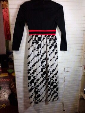 Leslie Fay Black and White Long Sleeve Geometric Maxi Dress with Red Waist